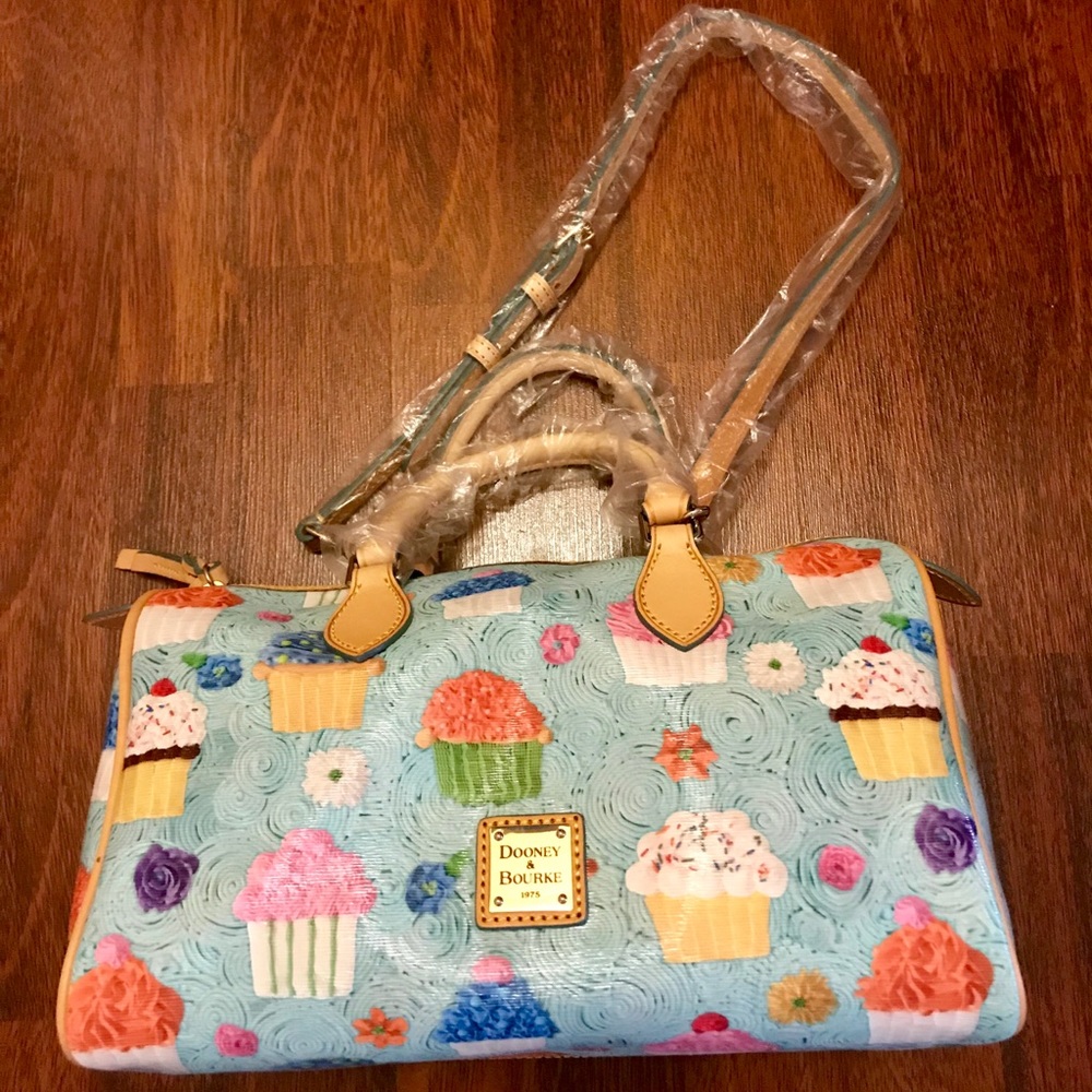 DOONEY & BURKE CUPCAKES SATCHEL